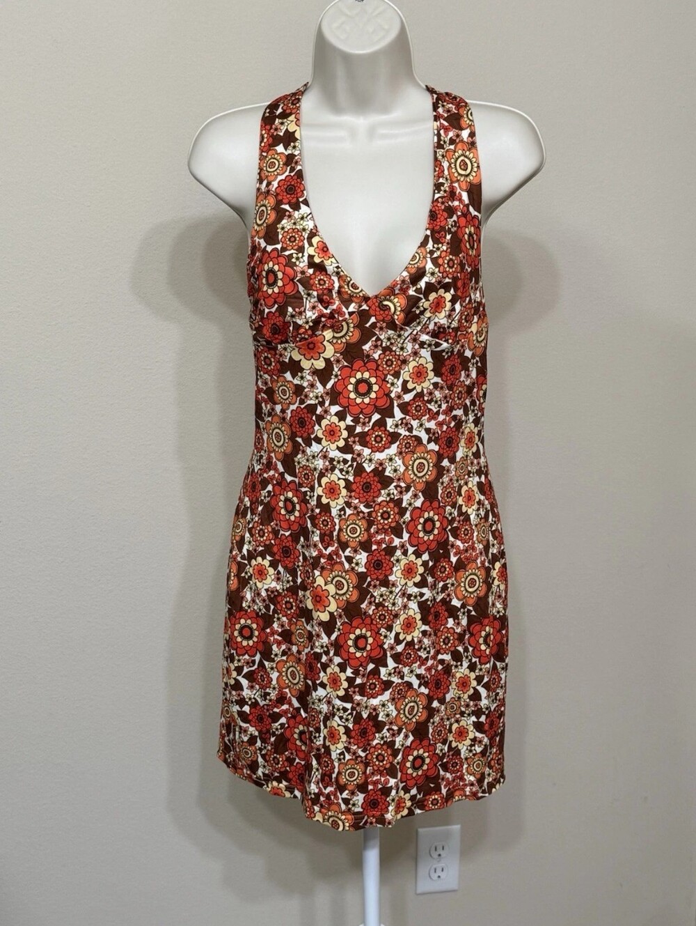 Retro Floral V-Neck Dress in Brown & Red - Picture 2 of 4